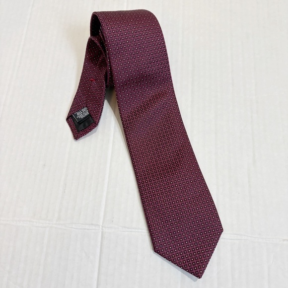 Hugo Hugo Boss Red Label Silk Tie Made in Italy 2.5” Red Blue and Yellow Dots